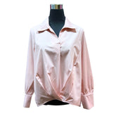 Blusa Lisa Con Puño Alto Y Con Pliegues Delanteros